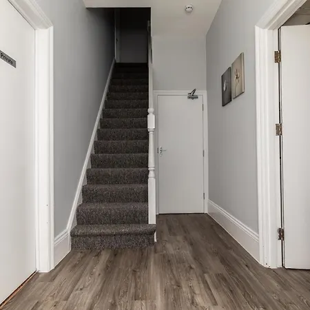 Dove Court Travel 6 - Floor Double Bedroom Guest house Almondsbury