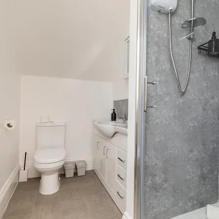 Dove Court Travel 6 - Floor Double Bedroom Almondsbury