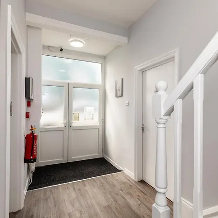 Dove Court Travel 6 - Floor Double Bedroom Guest house Almondsbury