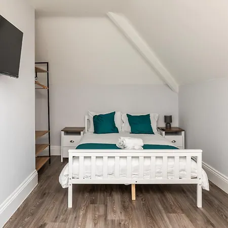 Guest house Dove Court Travel 6 - Floor Double Bedroom Almondsbury