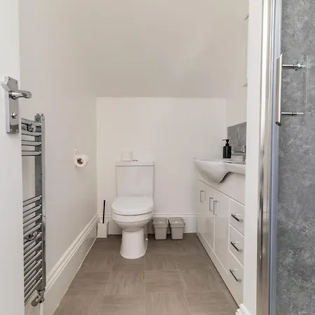 Dove Court Travel 6 - Floor Double Bedroom Guest house Almondsbury