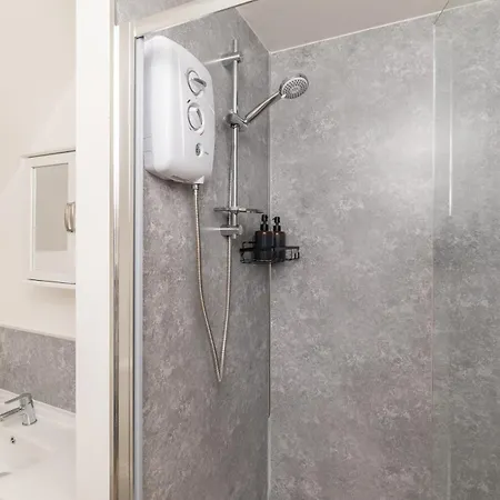 Guest house Dove Court Travel 6 - Floor Double Bedroom